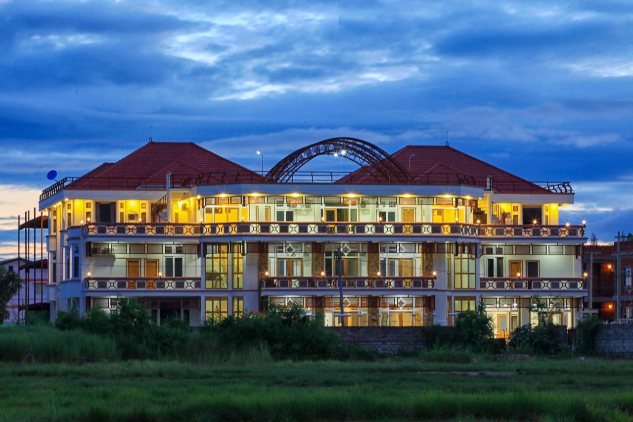 Five One Star Hotel Nyaung Shwe Exterior photo