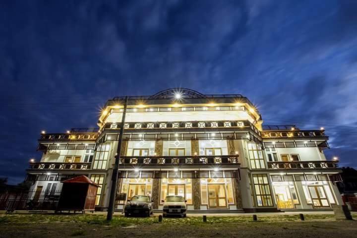 Five One Star Hotel Nyaung Shwe Exterior photo